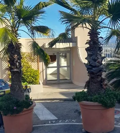 D Avec Clim Terrasse Et Petit Dejeuner Hauteurs De Проживание в семье *